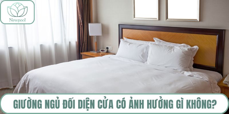 Giường ngủ đối diện cửa